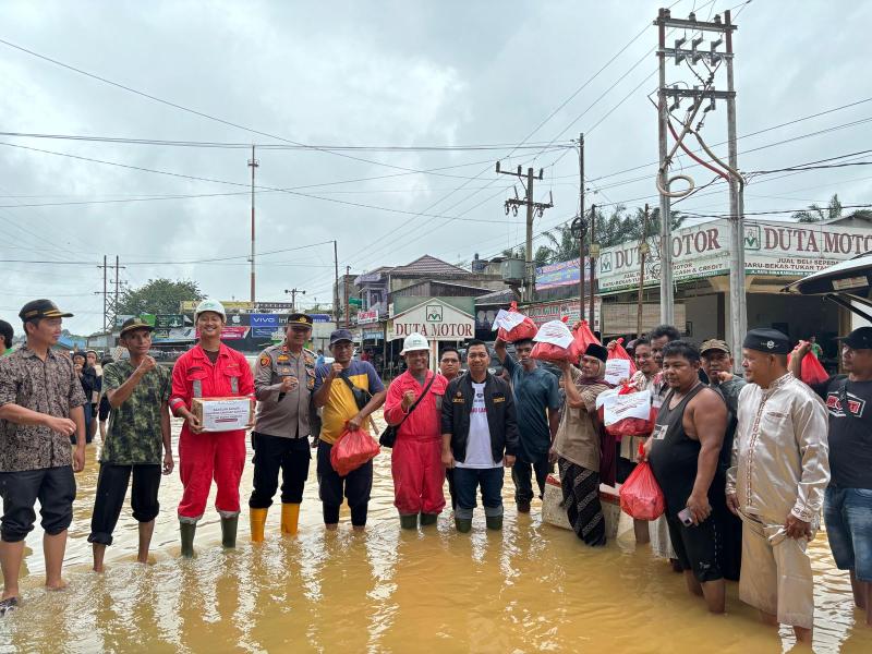 Peduli Kemanusiaan, SKK Migas-KKKS Bantu Korban Terdampak Bencana Banjir di Riau